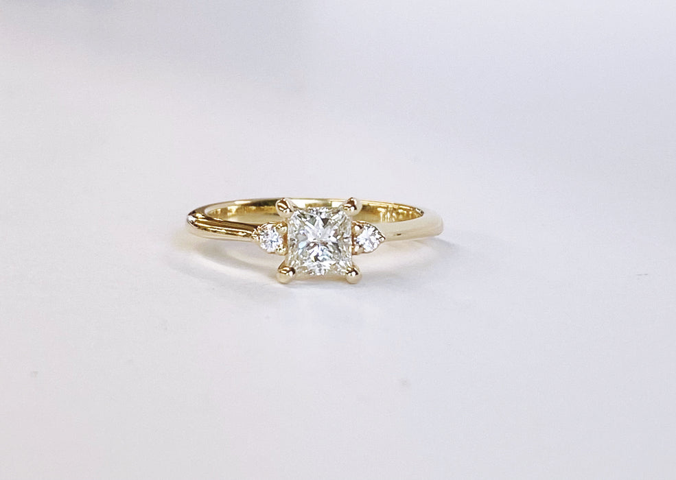 .65 carat Princess cut Diamond Yellow Gold Engagement Ring