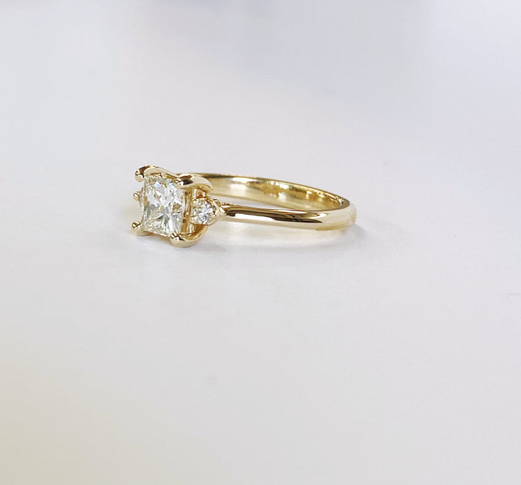 .65 carat Princess cut Diamond Yellow Gold Engagement Ring